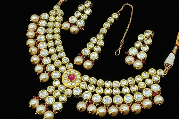 The Timeless Beauty of Kundan and Polki Jewellery: A Blend of Tradition and Elegance