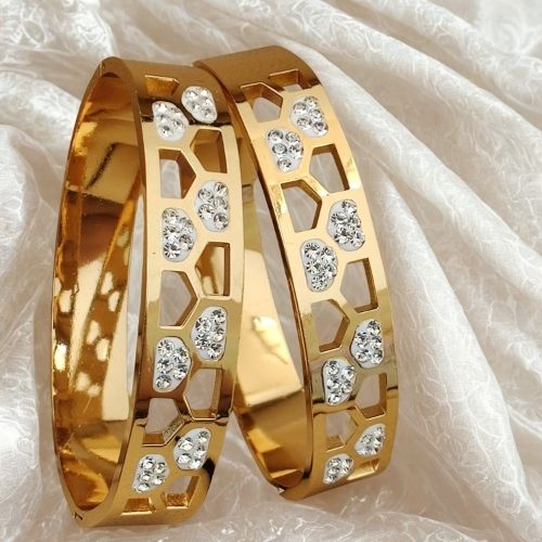 Golden Crystal-Stone Cutout Bracelet – Trendy & Elegant Design