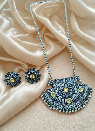 Oxidised Kundan Pendant Set with Floral Earrings – Silver Finish