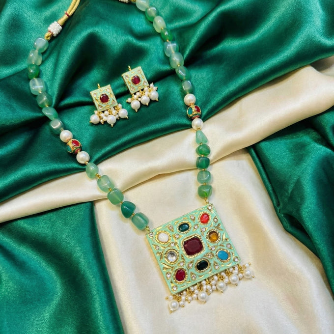 Elegant Green Antique Beads Necklace Set for Women
